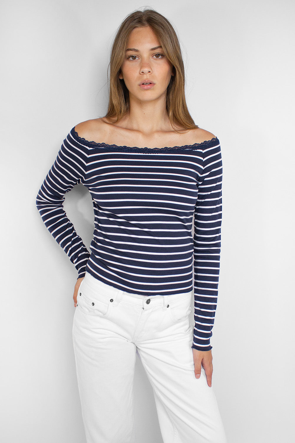 Boat neck T-shirt with lace | Subdued Customer Favorite