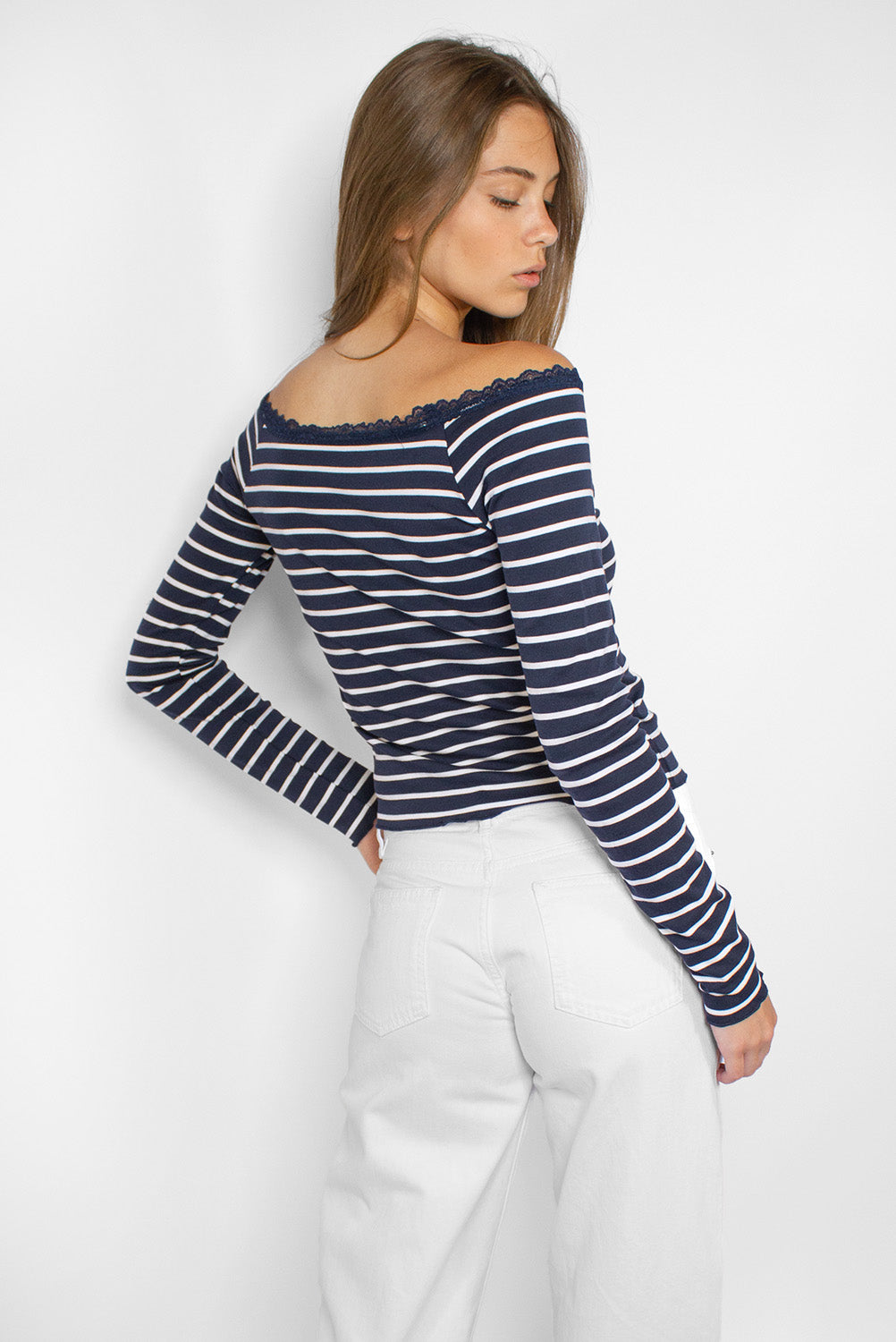 Boat neck T-shirt with lace | Subdued Customer Favorite