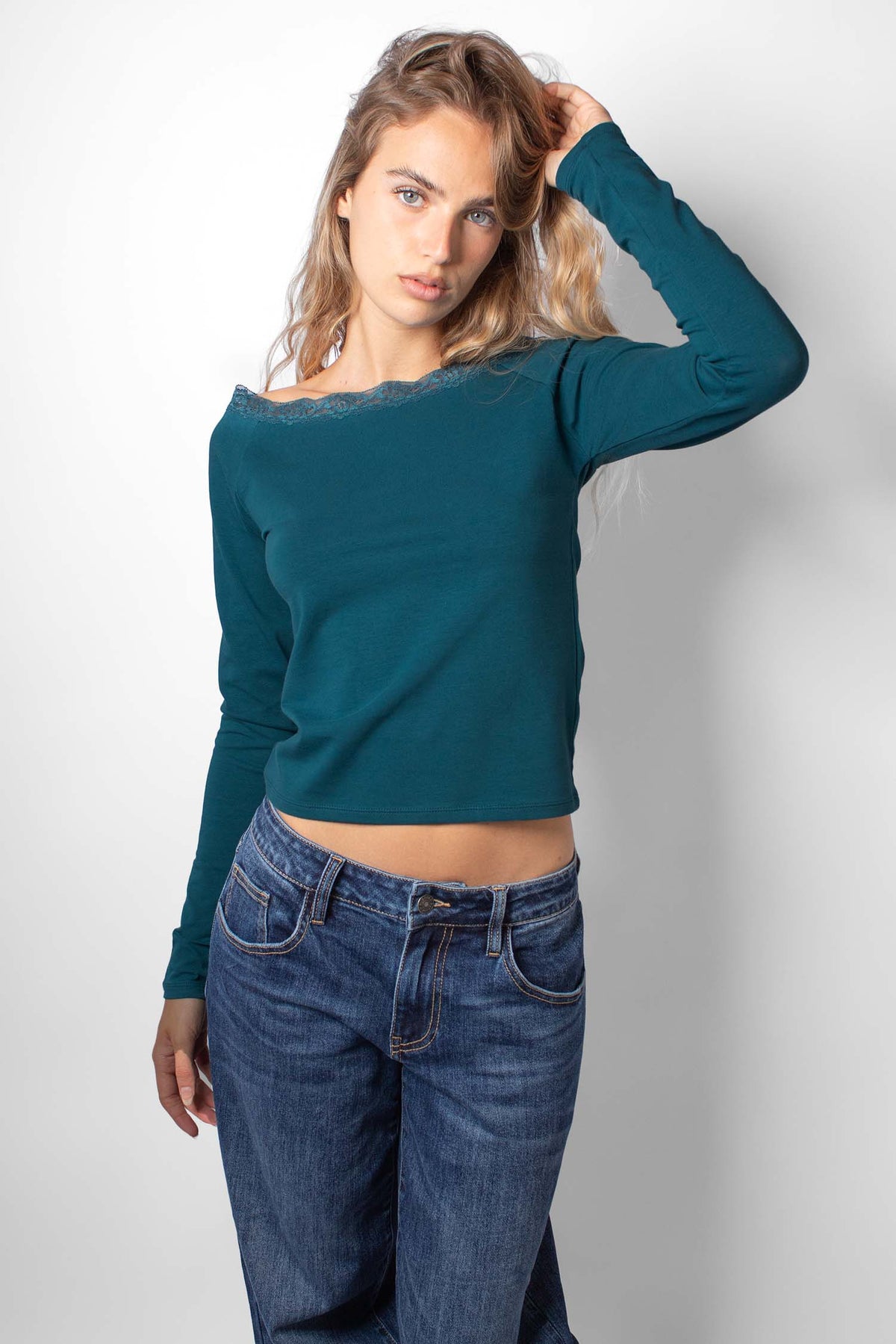 T-shirt with a boat neckline and lace | Subdued Deals