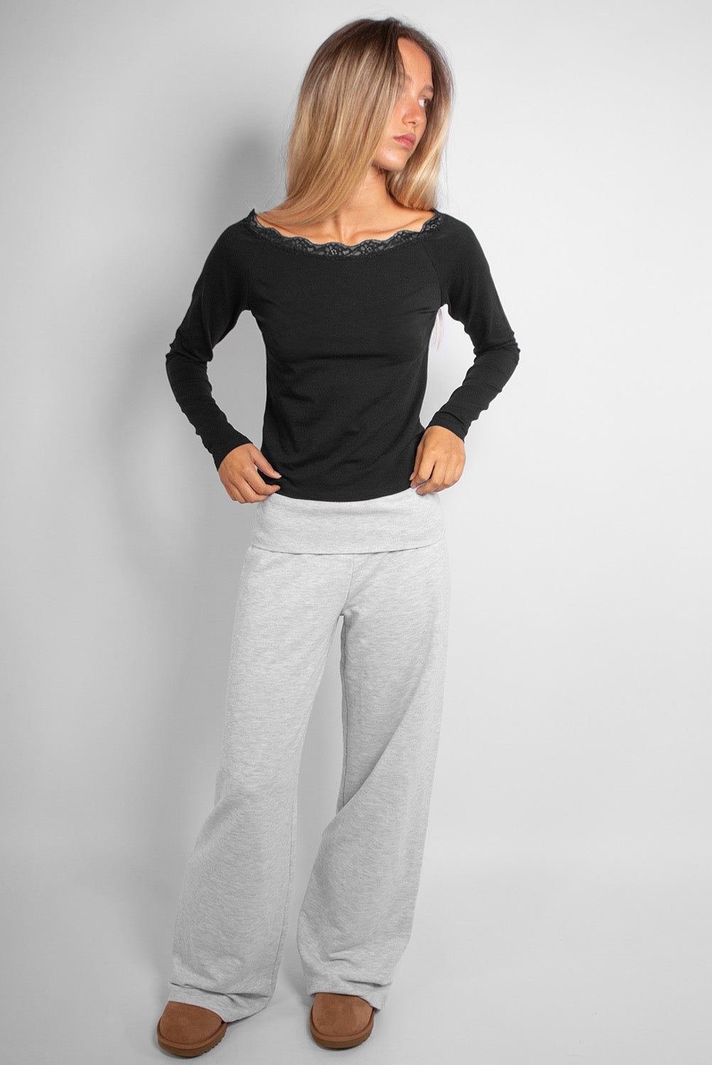 T-shirt with a boat neckline and lace | Subdued Deals
