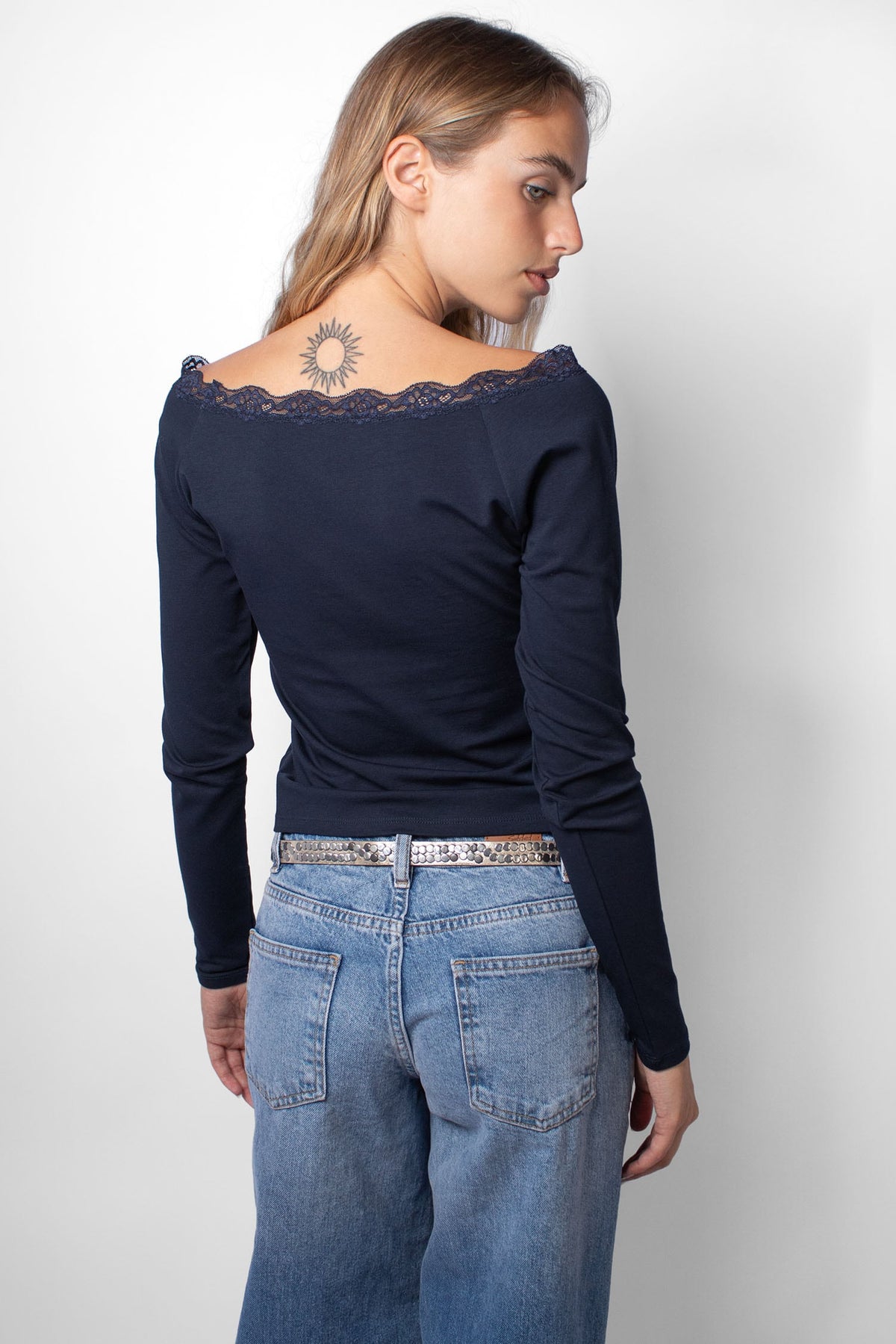 T-shirt with a boat neckline and lace | Subdued Deals